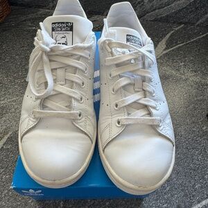 adidas Stan Smith Sneaker (Women) 5.5 Women's / 4.5 Men'sM, WHITE/ NAVY